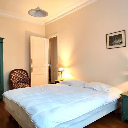 Peaceful 15Th Paris Apartment With Metro Access