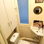 Peaceful 15th With Metro Access Апартаменты