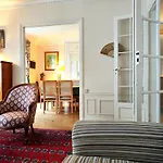 Peaceful 15th With Metro Access Апартаменты *