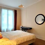 Апартаменты Peaceful 15th With Metro Access Париж
