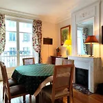 Peaceful 15th With Metro Access Апартаменты